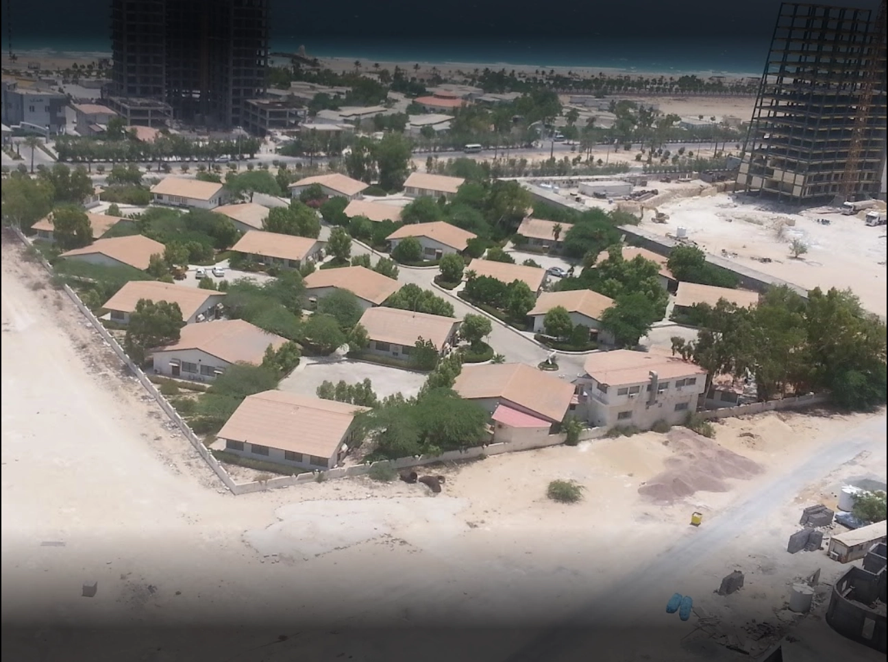 نمای کلی هتل آپارتمان شباویز کیش